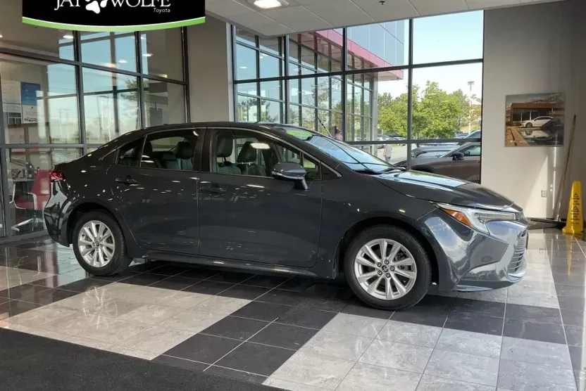 2023 Toyota Corolla Hybrid XLE photo 1