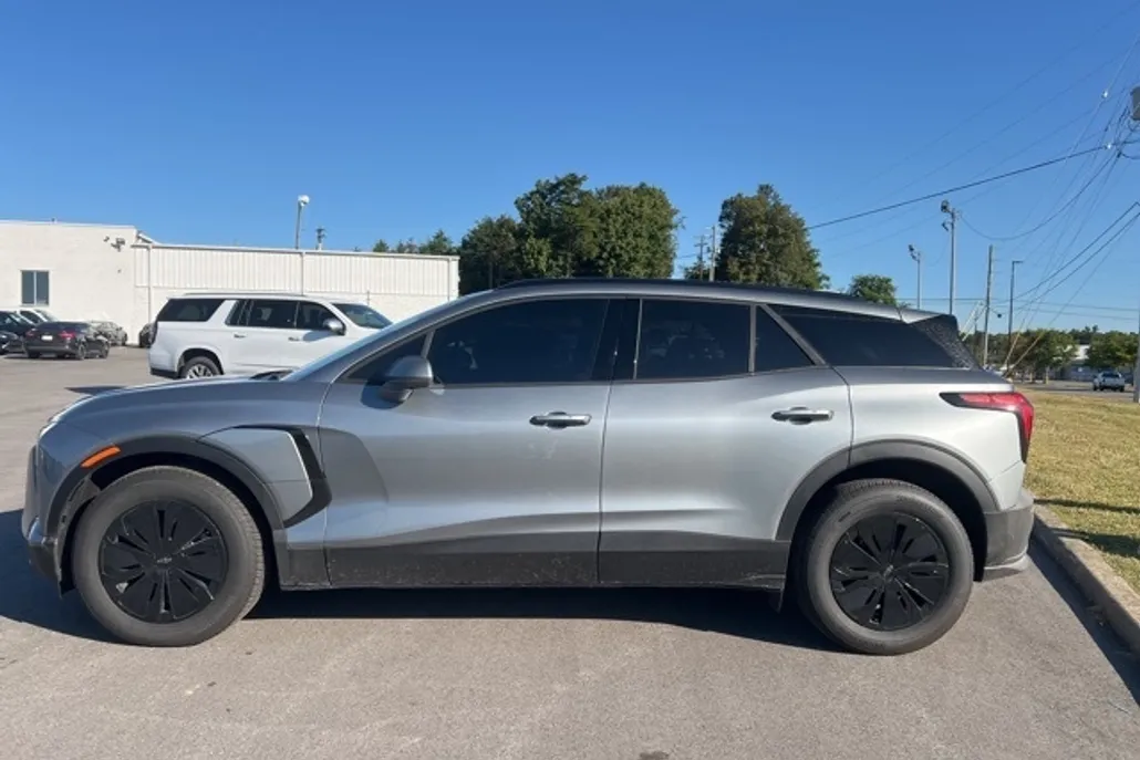 2025 Chevrolet Blazer EV photo 1
