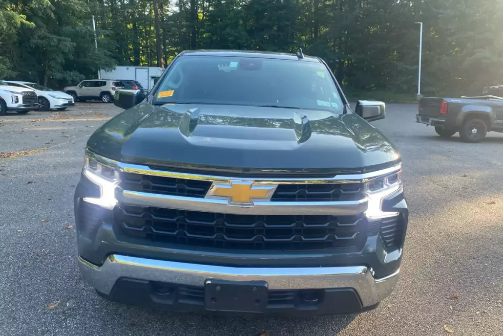 2025 Chevrolet Silverado 1500 LT photo 1