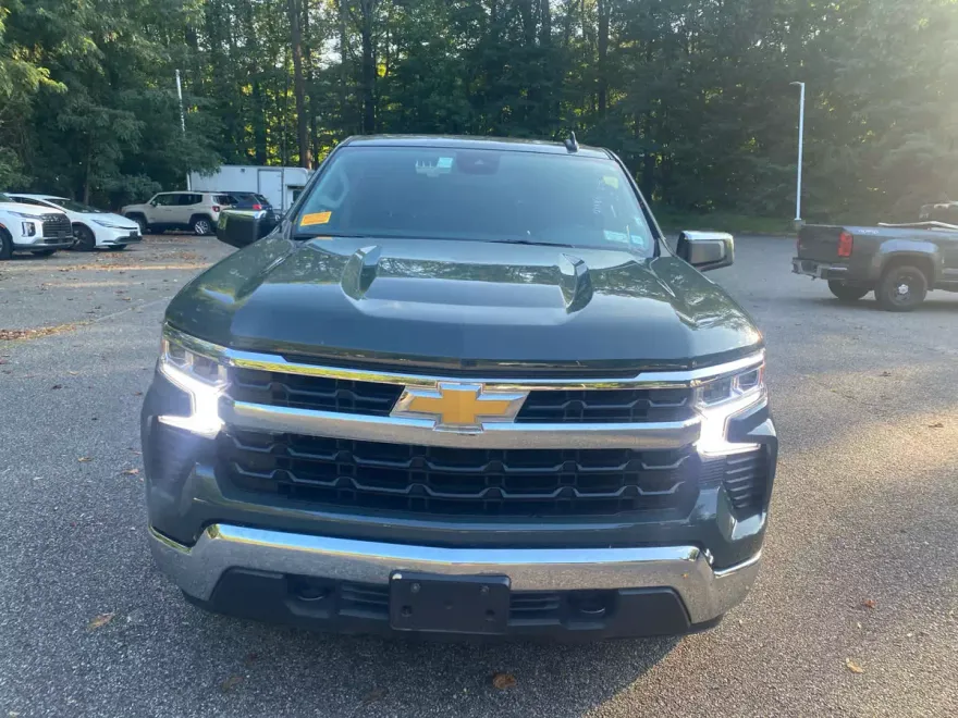 2025 Chevrolet Silverado 1500 LT photo 1