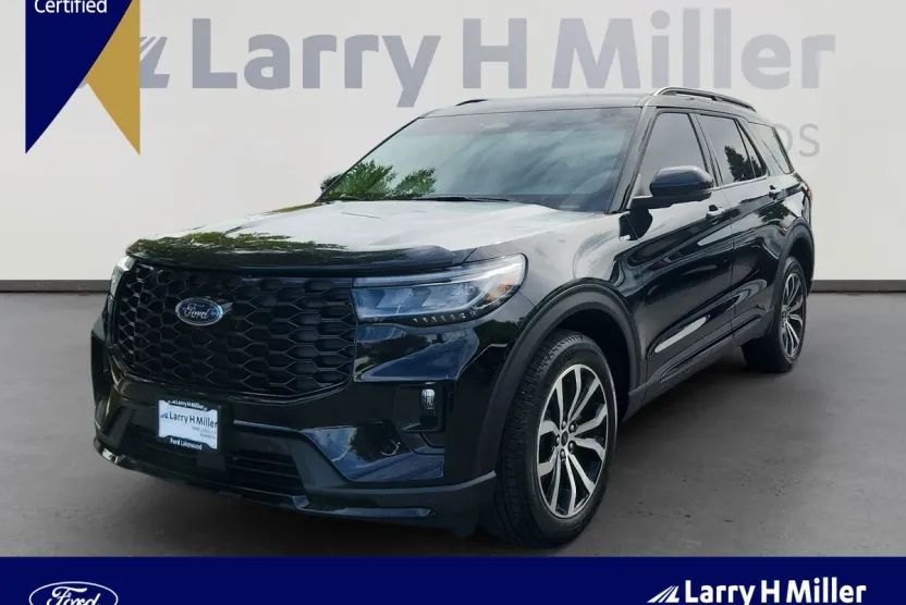 2025 Ford Explorer ST-Line photo 1