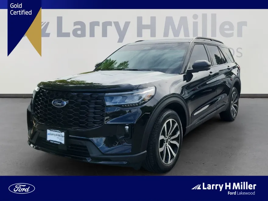 2025 Ford Explorer ST-Line photo 1