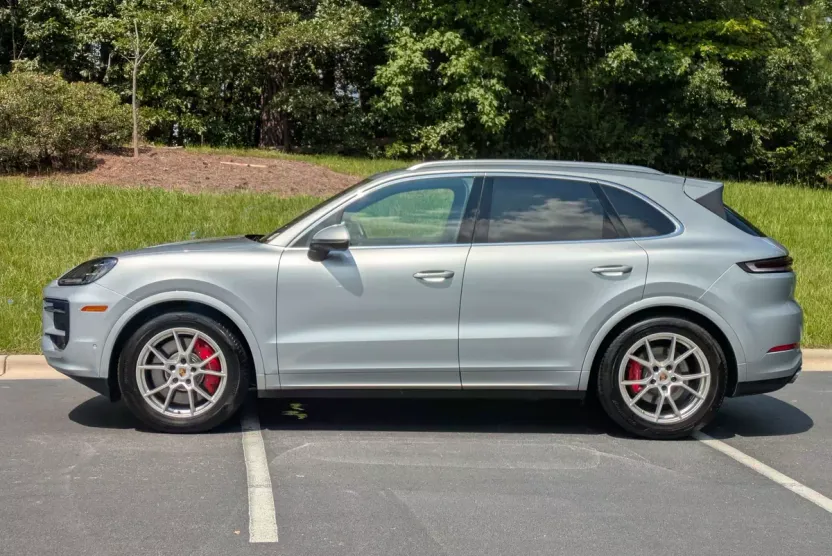 2025 Porsche Cayenne S photo 1