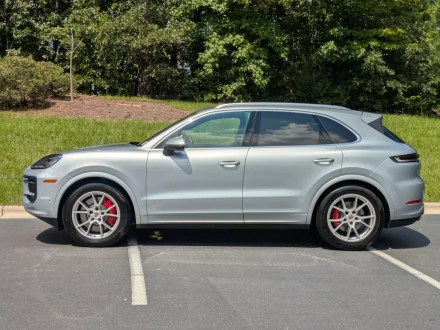 2025 Porsche Cayenne S photo 1