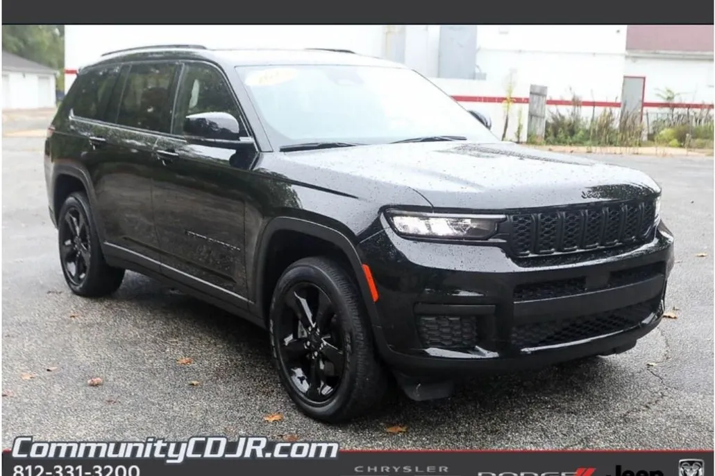 2023 Jeep Grand Cherokee Laredo photo 1