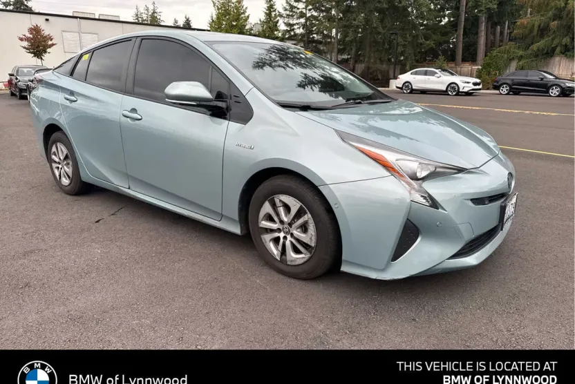 2017 Toyota Prius Four photo 1