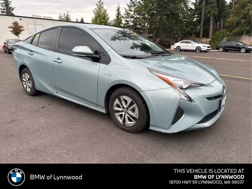 2017 Toyota Prius Four photo 1