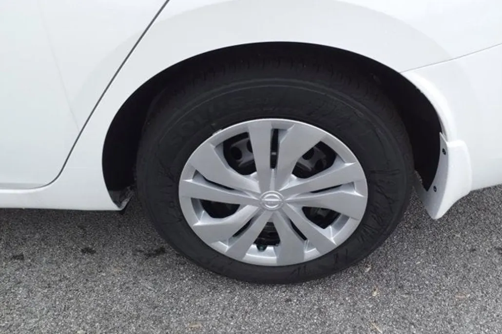 2025 Nissan Versa S photo 1