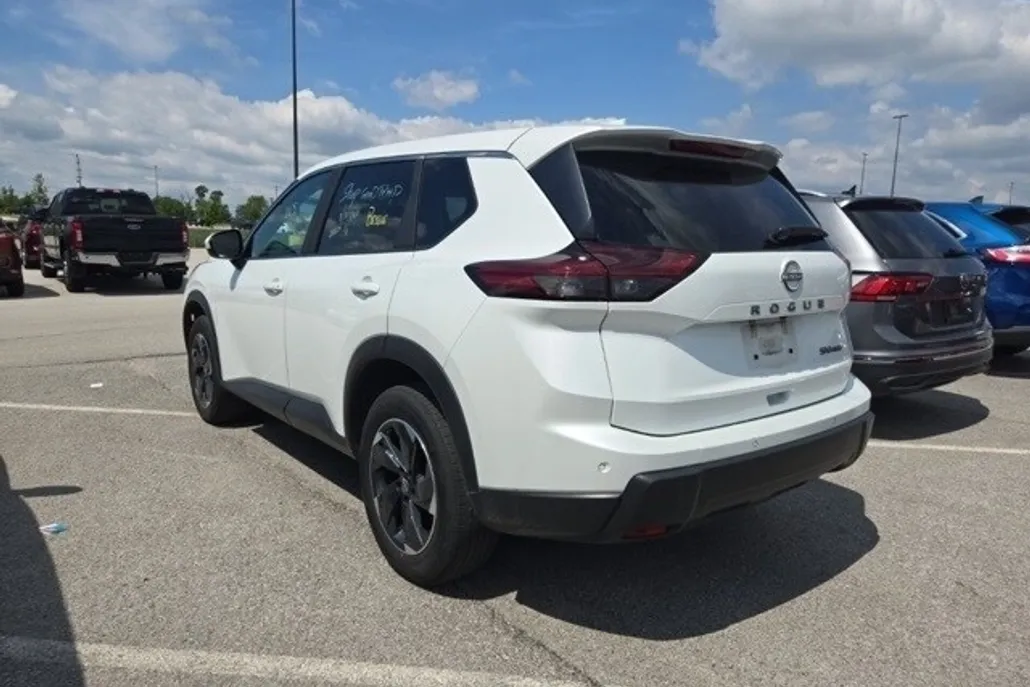2024 Nissan Rogue SV photo 1