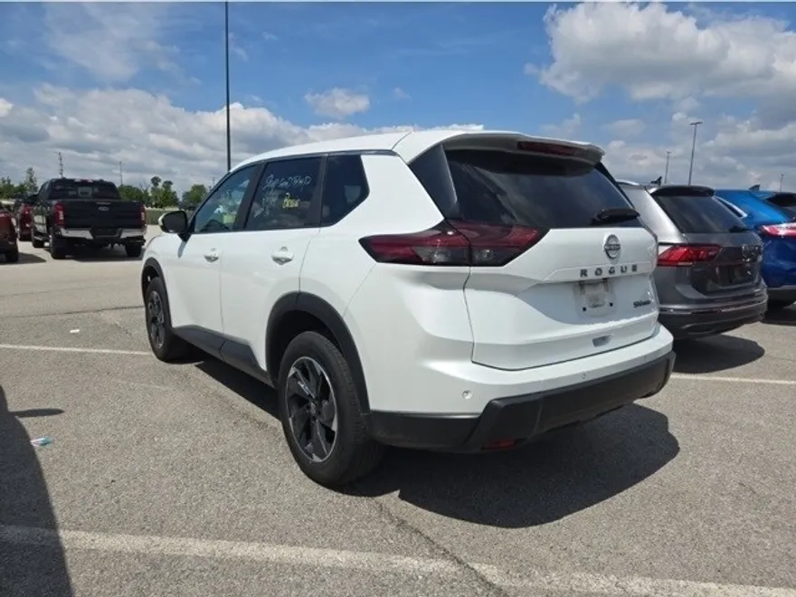 2024 Nissan Rogue SV photo 1