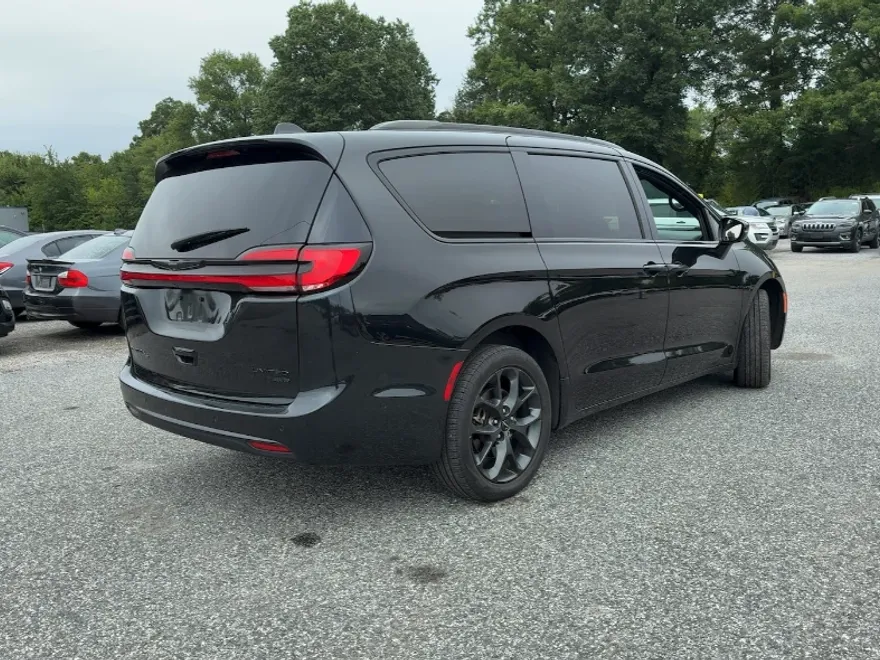 2021 Chrysler Pacifica Limited photo 1