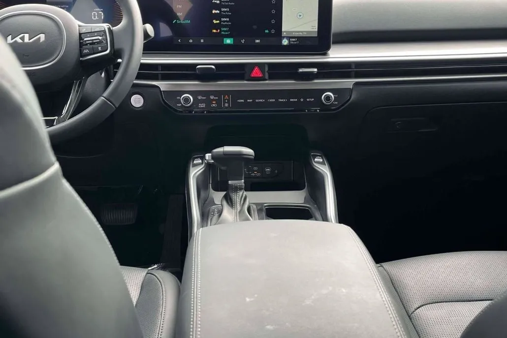 2025 Kia Sorento S photo 1