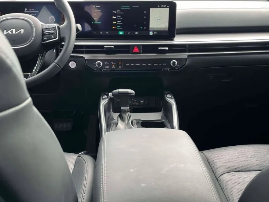 2025 Kia Sorento S photo 1