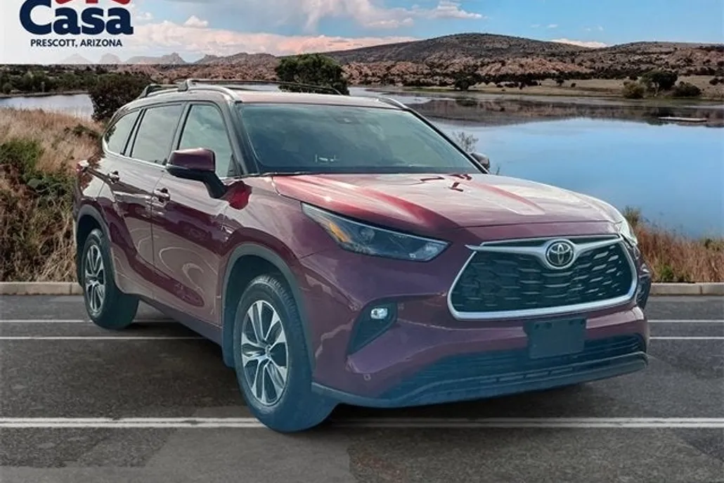2022 Toyota Highlander XLE photo 1