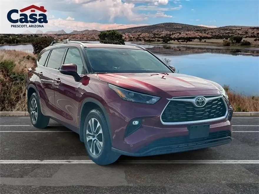 2022 Toyota Highlander XLE photo 1