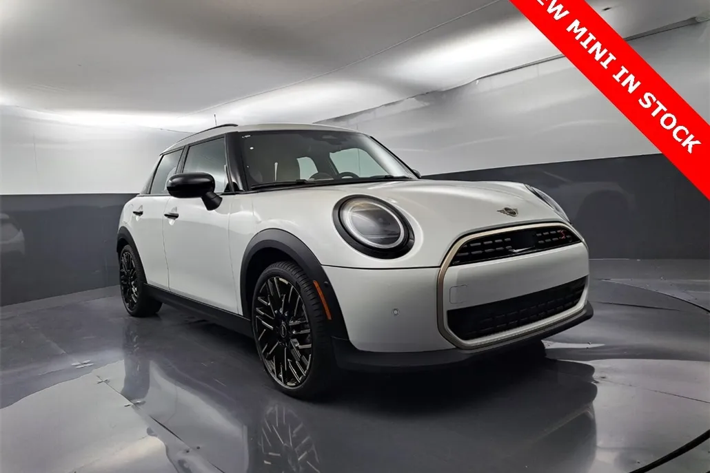 2025 Mini Cooper 4 Door Hardtop Signature photo 1