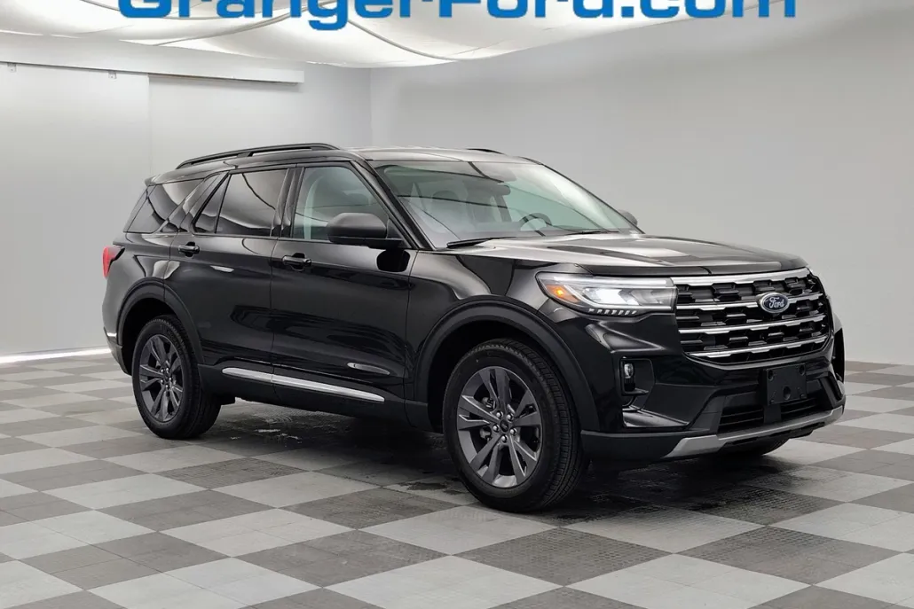 2025 Ford Explorer photo 1