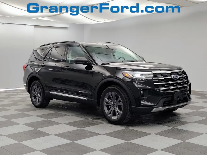 2025 Ford Explorer photo 1