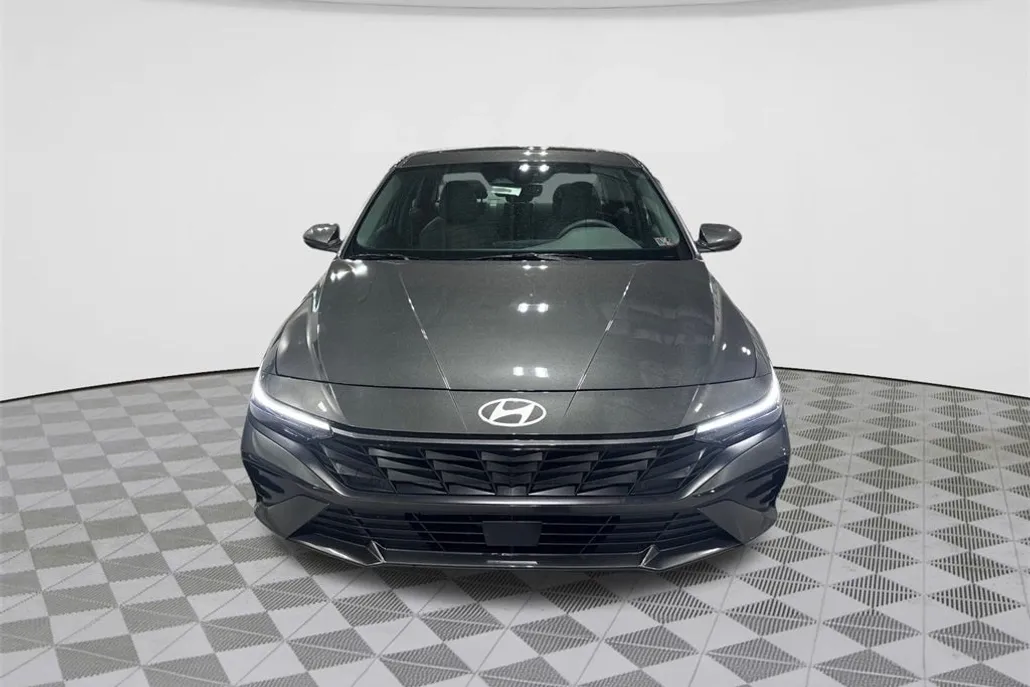 2025 Hyundai Elantra SEL Convenience photo 1