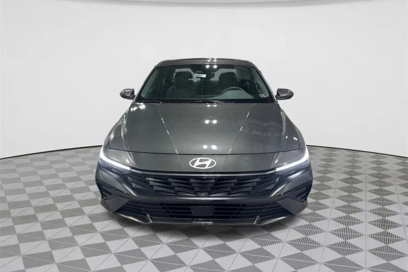 2025 Hyundai Elantra SEL Convenience photo 1