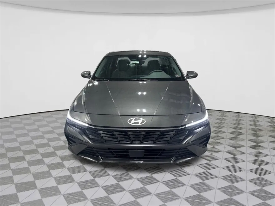 2025 Hyundai Elantra SEL Convenience photo 1