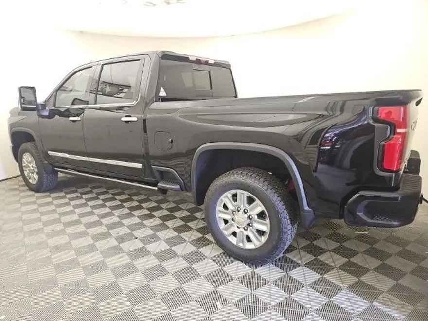 2025 Chevrolet Silverado 2500HD High Country photo 1