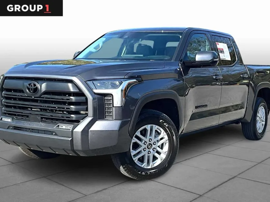 2023 Toyota Tundra SR5 photo 1