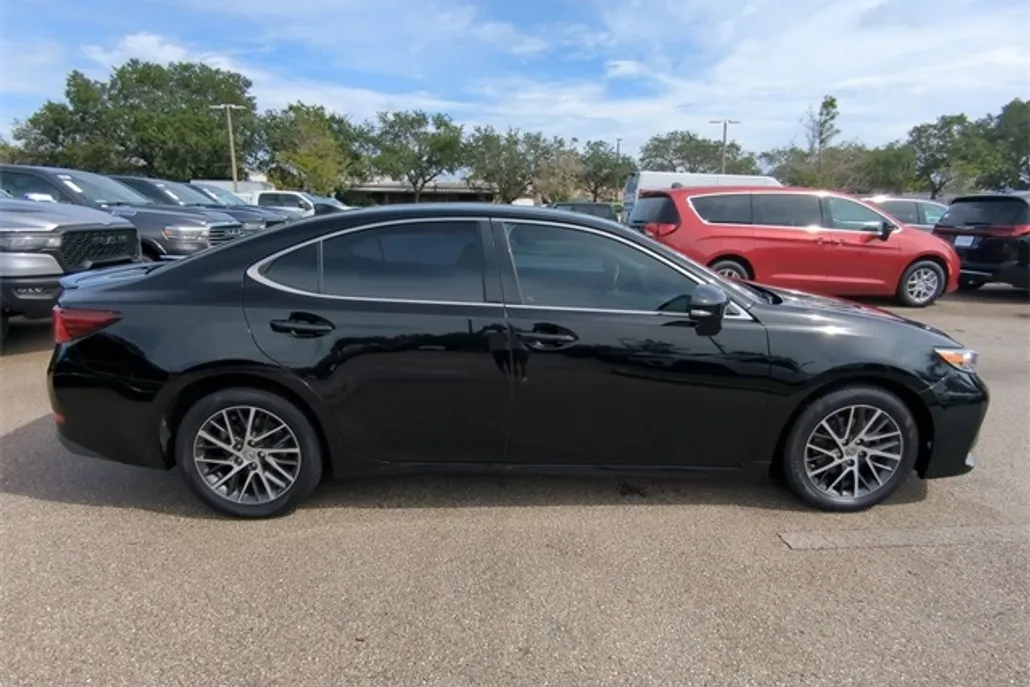 2016 Lexus ES 350 photo 1