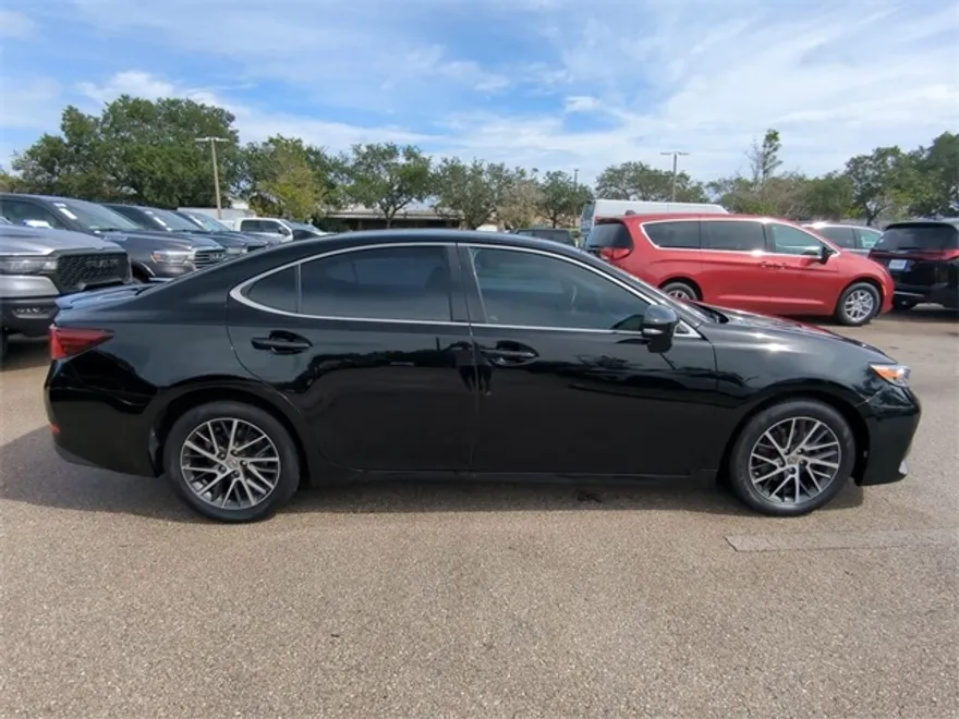 2016 Lexus ES 350 photo 1