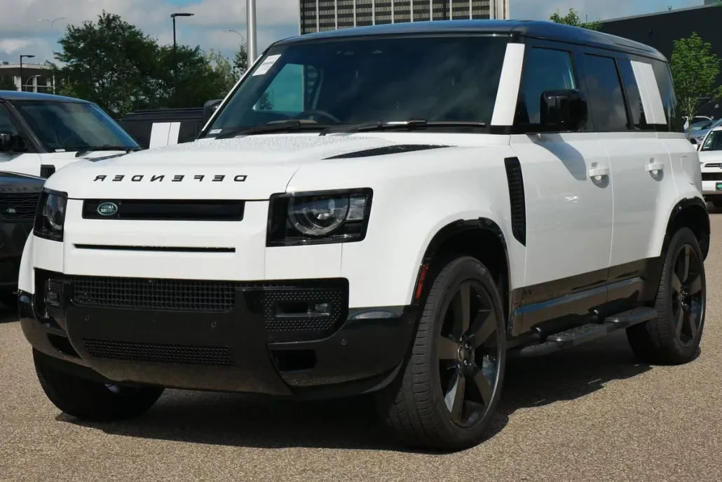 2025 Land Rover Defender 110 V8 photo 1