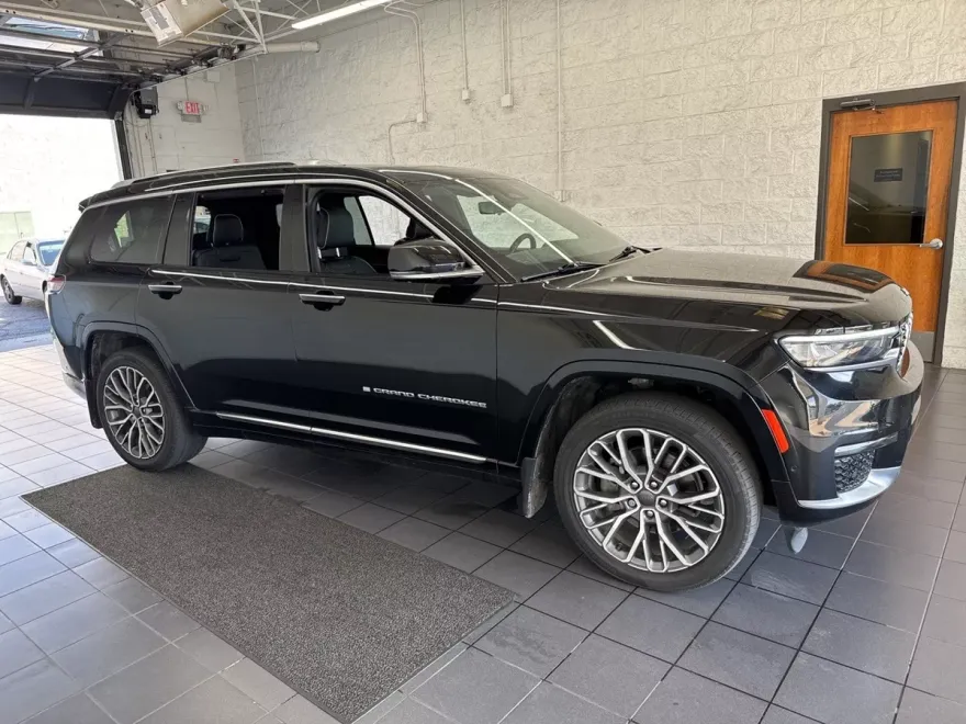 2021 Jeep Grand Cherokee L Summit photo 1