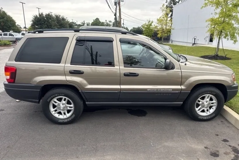 2004 Jeep Grand Cherokee Laredo photo 1