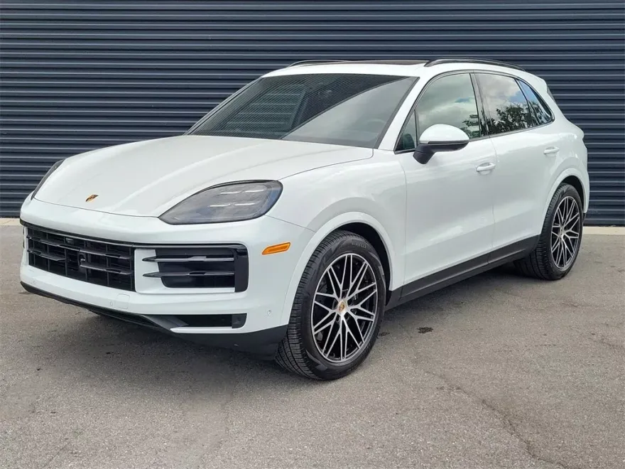 2025 Porsche Cayenne Base photo 1