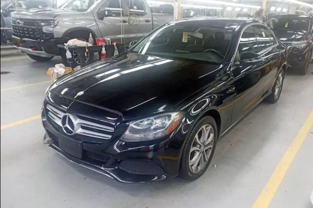 2017 Mercedes Benz C 300 4MATIC Sedan photo 1