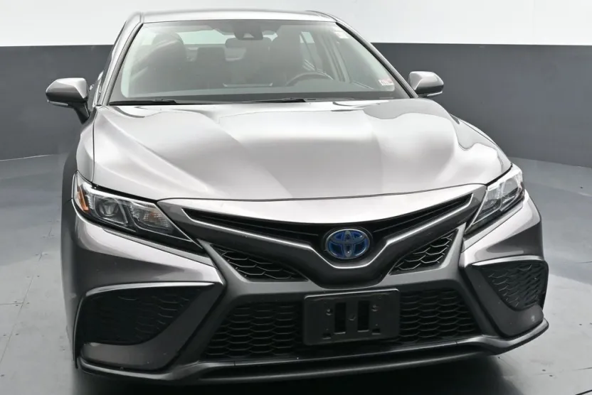 2022 Toyota Camry SE photo 1