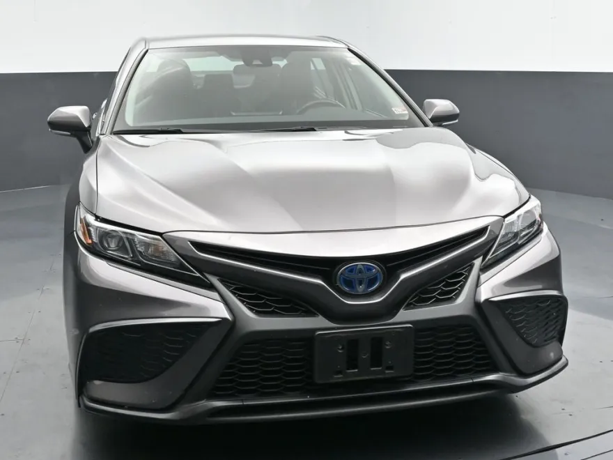 2022 Toyota Camry SE photo 1