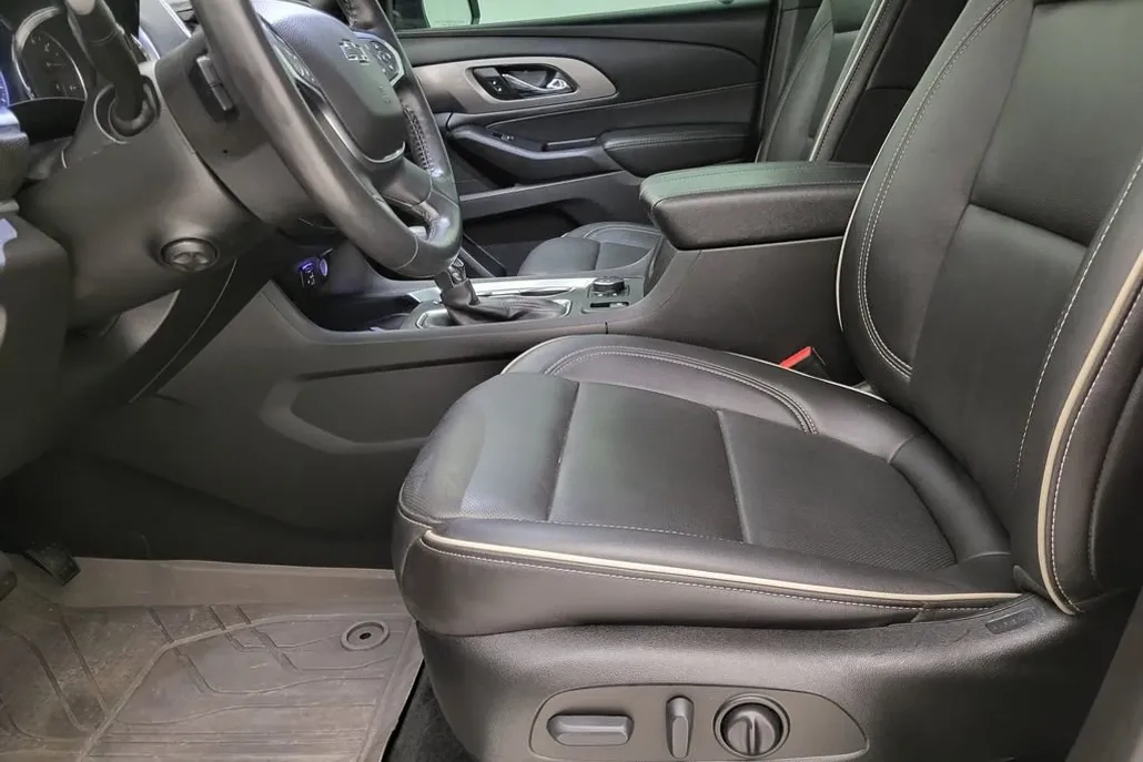2022 Chevrolet Traverse Premier photo 1
