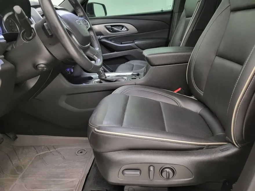 2022 Chevrolet Traverse Premier photo 1