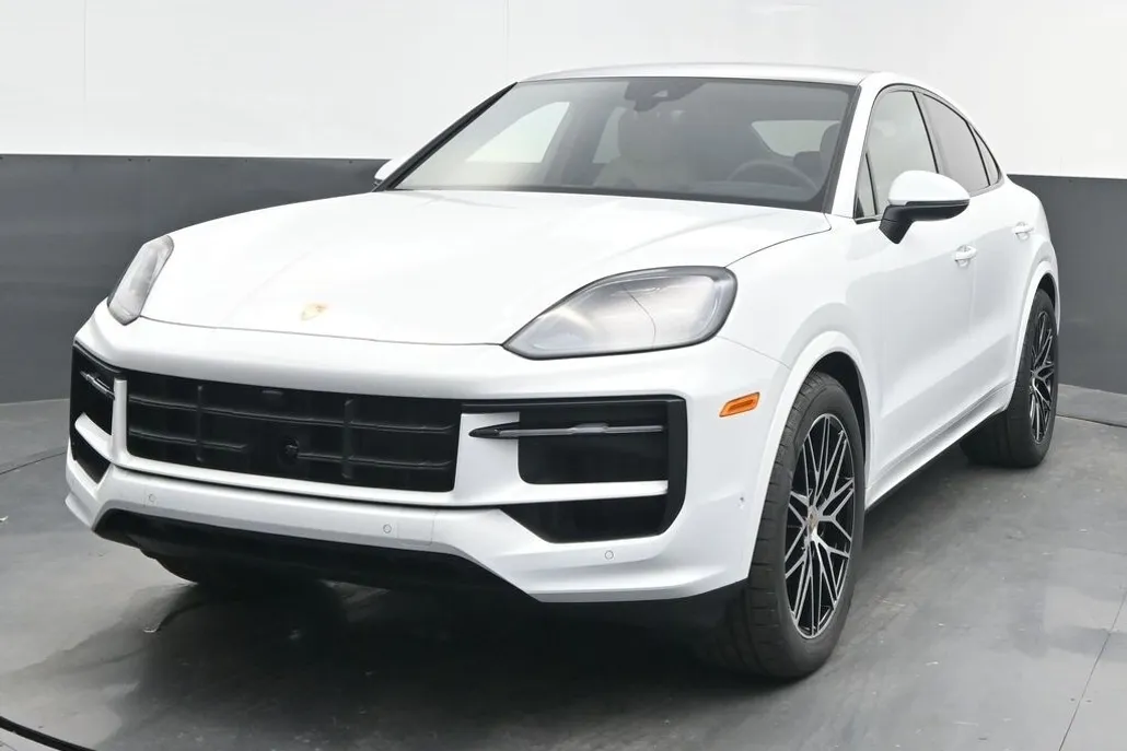 2025 Porsche Cayenne Coupe photo 1