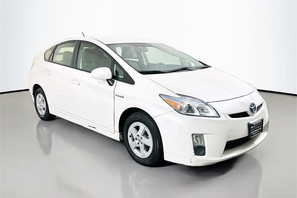 2011 Toyota Prius Two photo 1