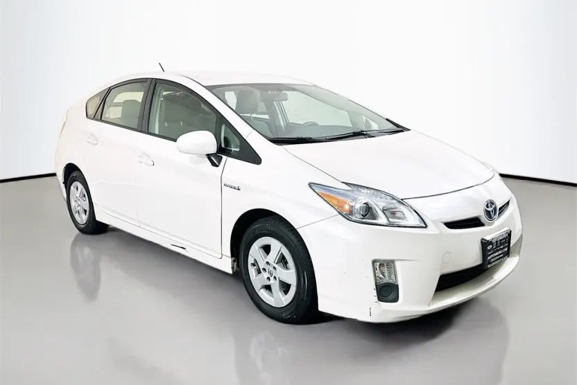 2011 Toyota Prius Two photo 1