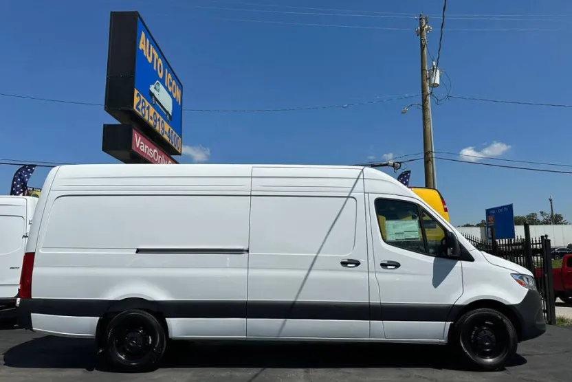 2025 Mercedes Benz Sprinter 2500 photo 1