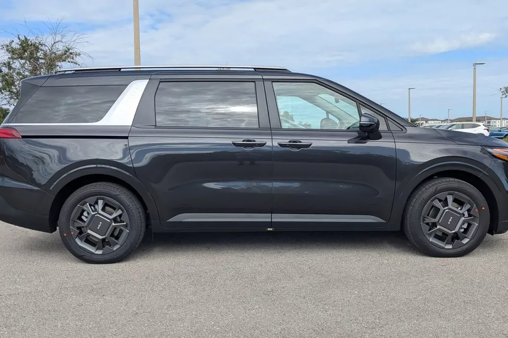 2026 Kia Carnival EX photo 1