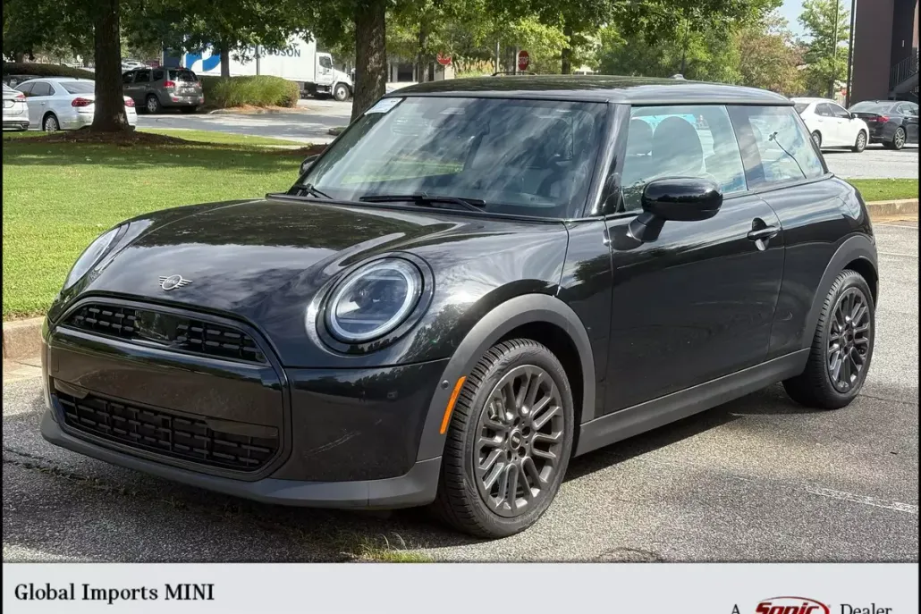 2025 Mini Cooper 2 Door Hardtop Signature photo 1