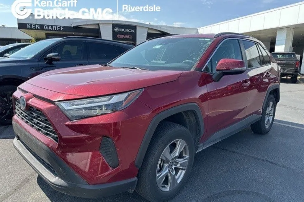 2024 Toyota RAV4 Hybrid XLE photo 1