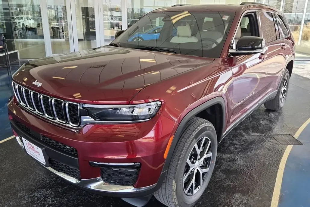2025 Jeep Grand Cherokee Limited photo 1