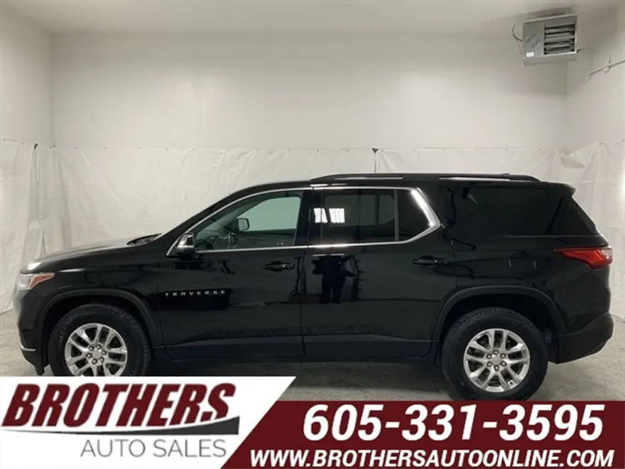 2021 Chevrolet Traverse Leather photo 1