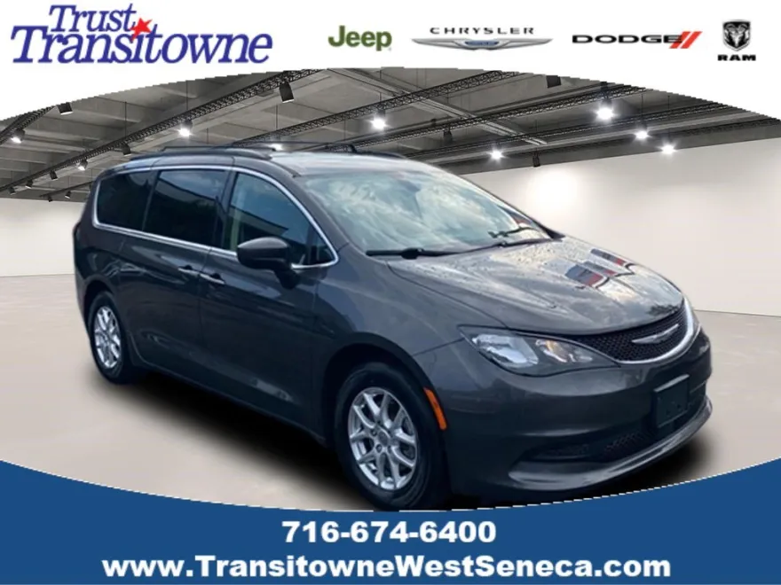 2021 Chrysler Voyager LXi photo 1