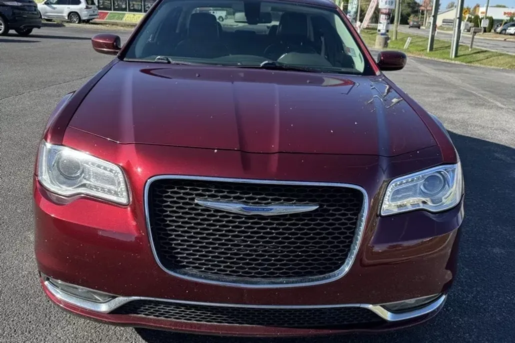 2017 Chrysler 300 Limited photo 1