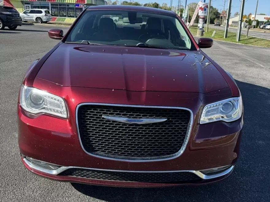 2017 Chrysler 300 Limited photo 1